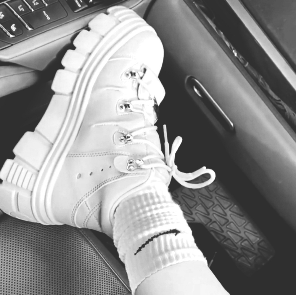 𝙇𝙖𝙨𝙩 𝙎𝙞𝙯 5.5 🖤Moon Walk Lace-Up Platform - Picture 8 of 9